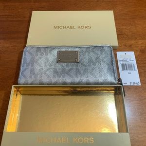 Michael Kors  jet set 18K Wallet